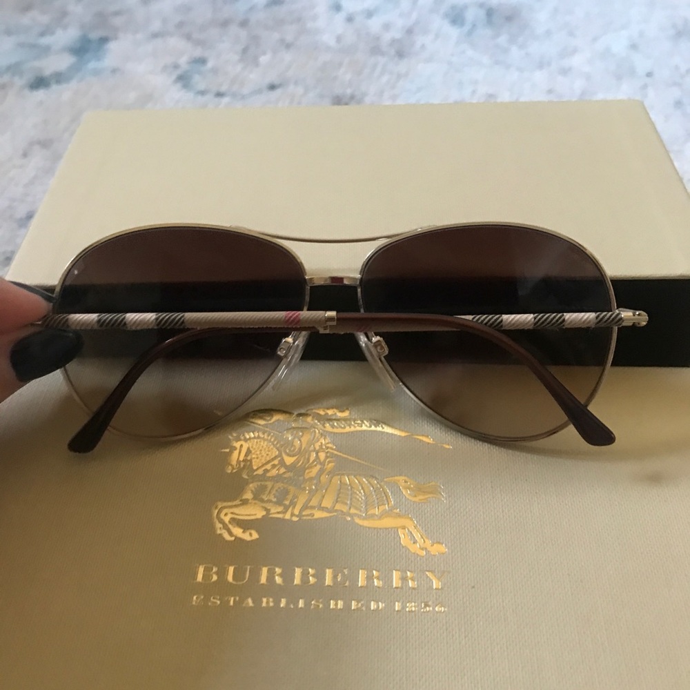 Brand New Burberry Aviator sunglasses